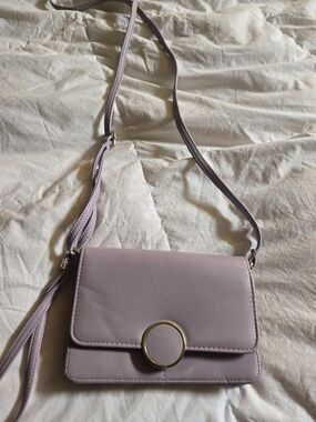 Lavender Crossbody Shoulder Bag with Gold Ring Accent